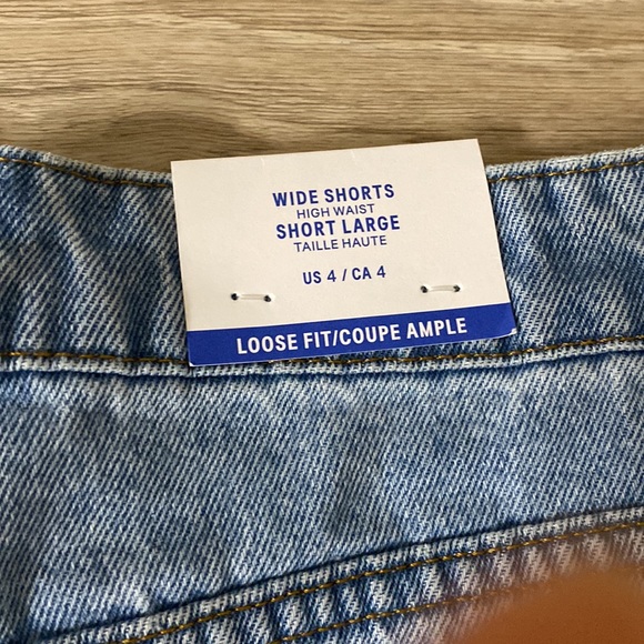 NWT H&M denim shorts - Picture 3 of 4